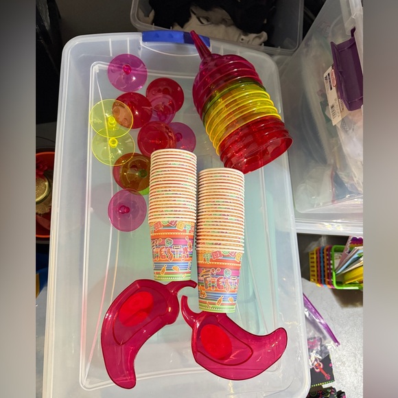 Miscellaneous Fiesta Party Supplies Bundle - Picture 9 of 12